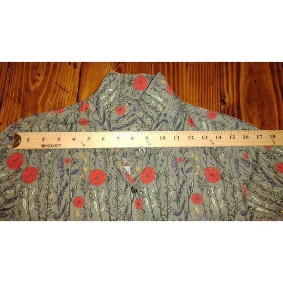 Wildfang Women’s Medium Green Wildflower Button-Up Shirt Short Sleeve Chic - Picture 9 of 9